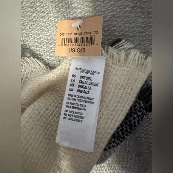 American Eagle blanket scarf plaid NWT - Picture 2 of 3